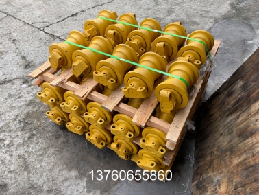 小松PC200支重轮